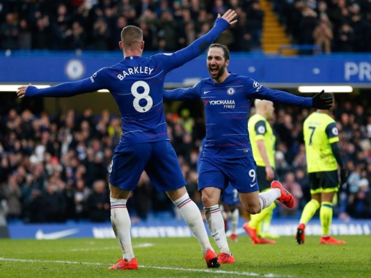 Con doblete de Higuaín, Chelsea sale de mala racha