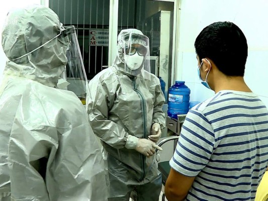 China informa de primera muerte fuera del foco del coronavirus
