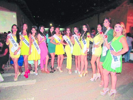 Danlí vive su festival de la mano de soberanas de todas las edades