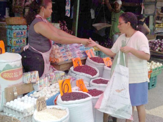 Canasta alimenticia aumenta a 7,897.25 lempiras mensuales