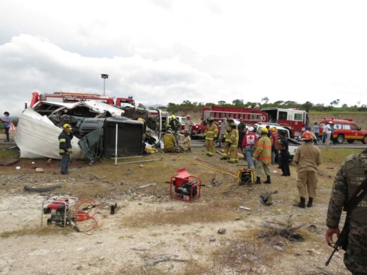 Once muertos deja accidente vial en carretera del norte de Honduras