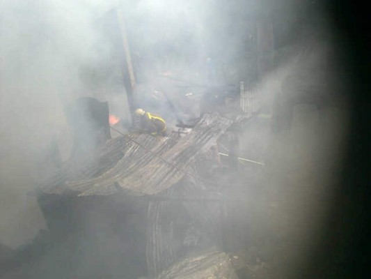 Incendio consume al menos dos viviendas en la Torocagua