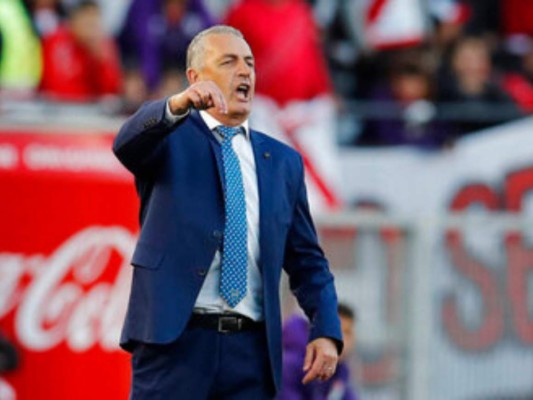 Técnico de Ecuador admite que no termina de diseñar estrategia