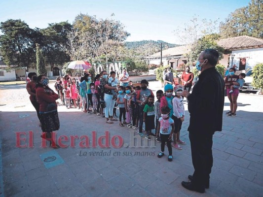 Entrega de juguetes llevó felicidad a más de 100 niños de Ojojona
