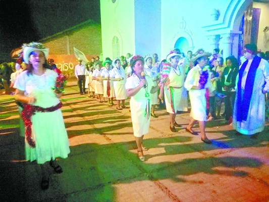Con pastorelas festeja El Paraíso llegada de Jesús