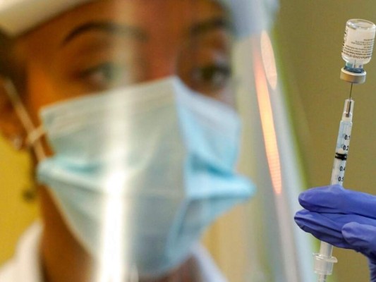 Estados Unidos inicia aplicación de refuerzo de vacuna contra el covid-19