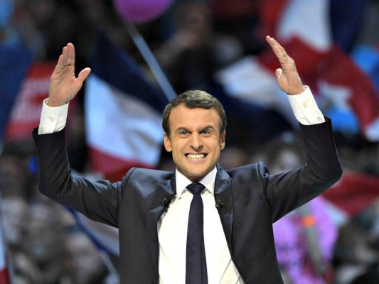 Emmanuel Macron se encamina hacia mayoría absoluta en legislativas en Francia
