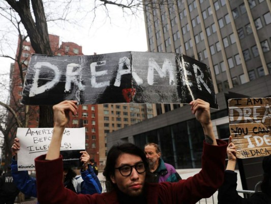 Casa Blanca abre la vía a naturalizar a 1,8 millones de inmigrantes