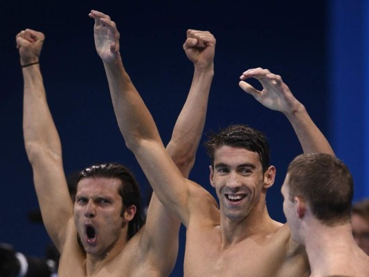 Michael Phelps obtiene su medalla de oro número 23