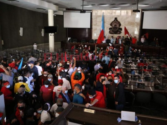 Algarabía en el Congreso tras llegada de Xiomara Castro para reconocer a Luis Redondo