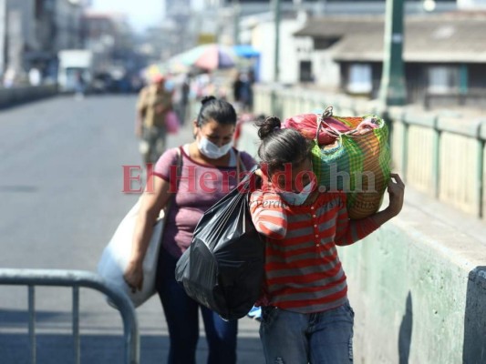 FOTOS: Mercados desbordados mientras capitalinos se exponen al Covid-19