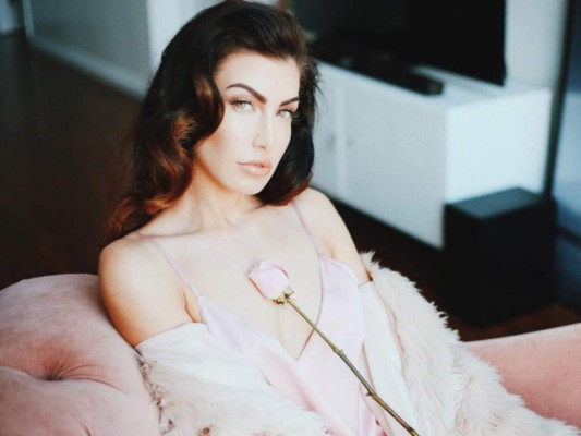 Tras el fallecimiento de su abuelo, la youtuber Stevie Ryan aparece muerta en su casa