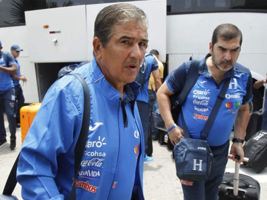 Jorge Luis Pinto sobre Roger Espinoza: 'Lo comentaremos después que vengamos de Panamá'