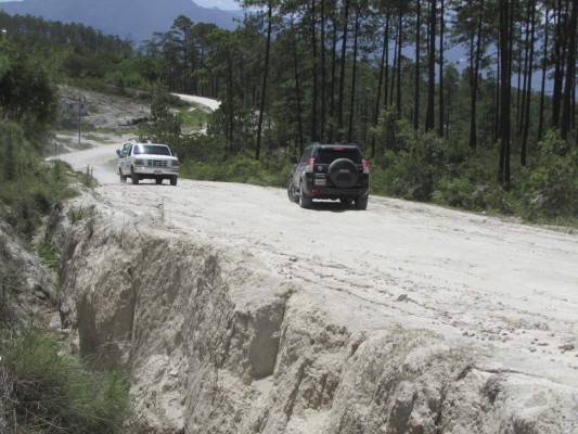 Vecinos de Güinope piden retomar proyecto de pavimentación de calle