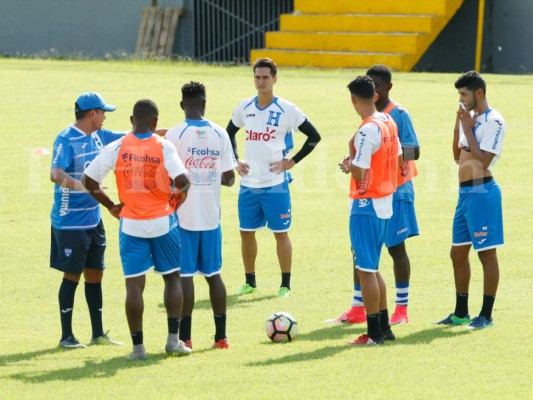 Beckeles y Romell Quioto son novedad en el entreno de la Selección Nacional de Honduras