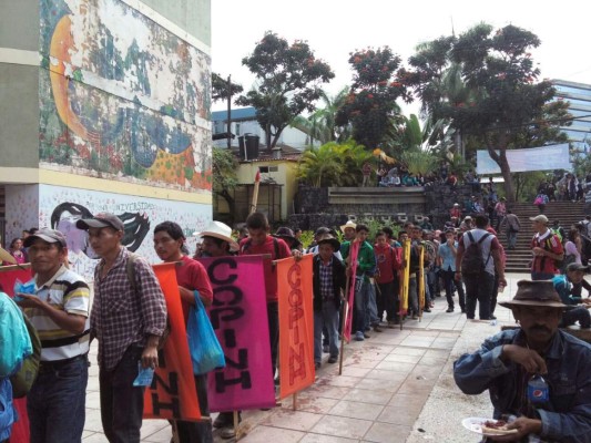 Honduras: Miembros del Copinh protestan en las afueras del Ministerio Público