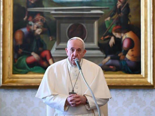 Papa Francisco recibió primera dosis de la vacuna contra el covid-19