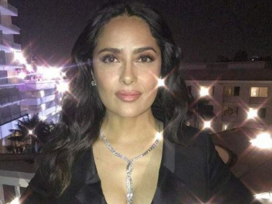 El triste mensaje de despedida de Salma Hayek a su perra Lupe