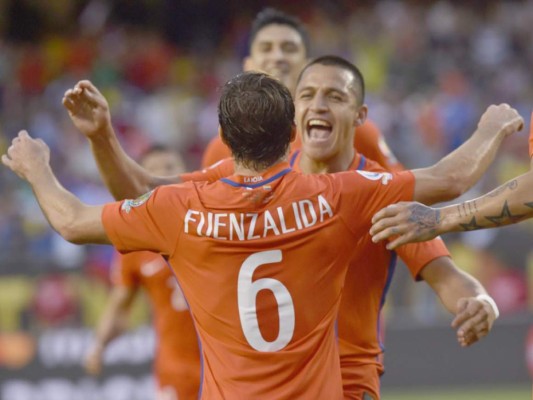 Chile vence 2-0 a Colombia y pasa a la final