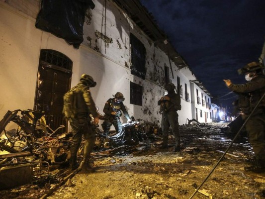 Las impactantes imágenes del atentado con coche bomba en Colombia (FOTOS)