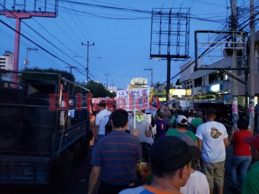 Marchan contra polémico proyecto habitacional en La Tigra
