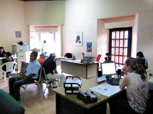 Intervienen oficinas de la ENEE de Comayagua