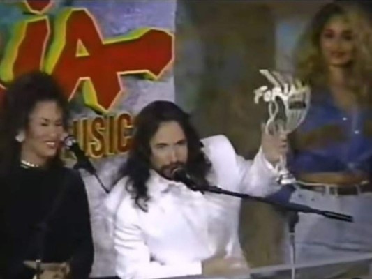 Video: El día que Marco Antonio Solís compartió escenario con Selena