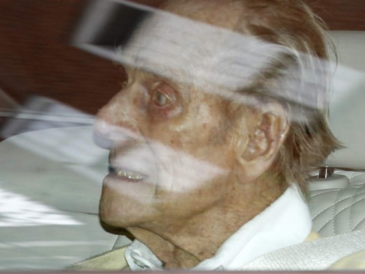 El príncipe Felipe de Inglaterra sale del hospital&nbsp;&nbsp;