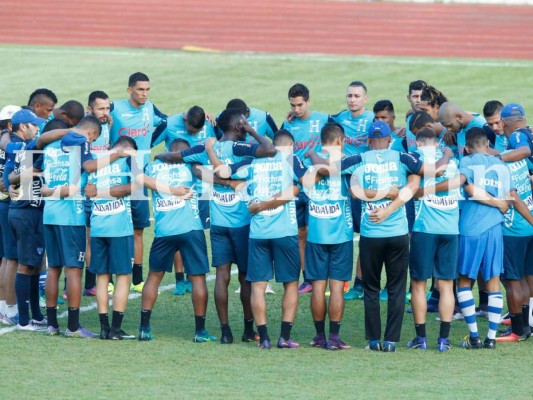 Luis Garrido volvió a ponerse la H en el pecho en el entreno previo a la Copa Uncaf
