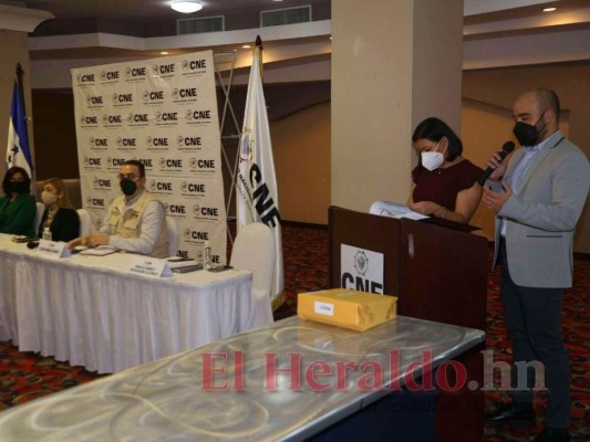 El CNE abrirá ofertas para la compra de los lectores de huellas dactilares