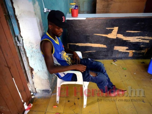 Anderson Craing, de padre jamaiquino y madre haitiana, fue abandonado en el monte en la frontera de Guasaule. En los ocho días que estuvo en la zona vio la muerte de tres migrantes que se rehusaron a ser asaltados. Foto: Johny magallanes/El Heraldo