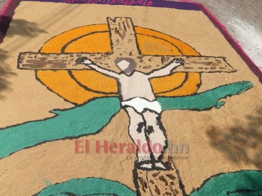 FOTOS: Alfombras religiosas, una tradición con color en Tegucigalpa