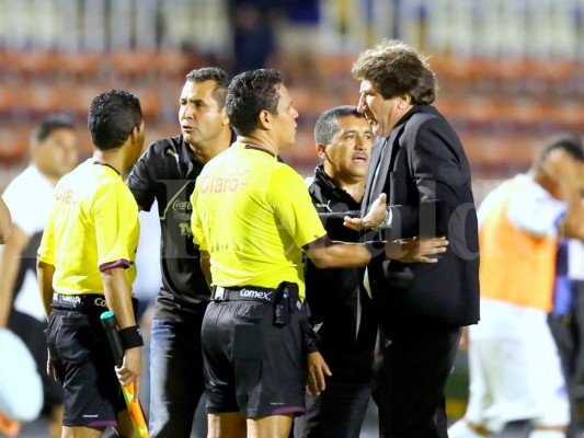 Vargas: Sí en el otro juego ponen líneas así, que digan que no nos presentemos y listo