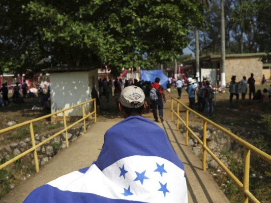 Caravana de migrantes -entre ellos más de mil hondureños- vive precarias condiciones en su 'viacrucis' a la frontera de EEUU