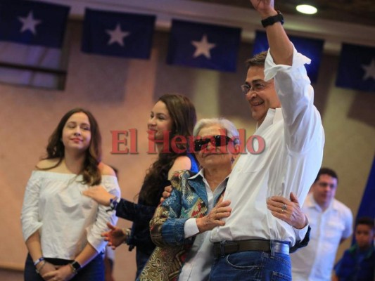 FOTOS: Juan Orlando Hernández celebró su victoria como presidente Honduras