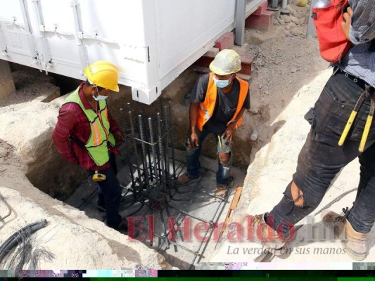 Las casas contenedores no se han terminado y ya están siendo reparadas. Foto: Jhony Magallanes/El Heraldo