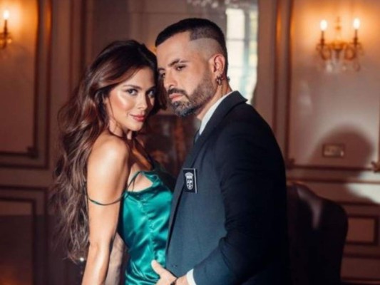 La tierna propuesta de matrimonio de Mike Bahía a Greeicy durante un concierto