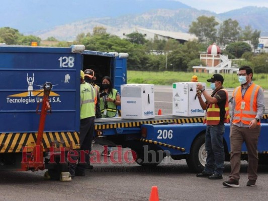 Así fue la llegada de 59,670 dosis de la vacuna Pfizer a Tegucigalpa