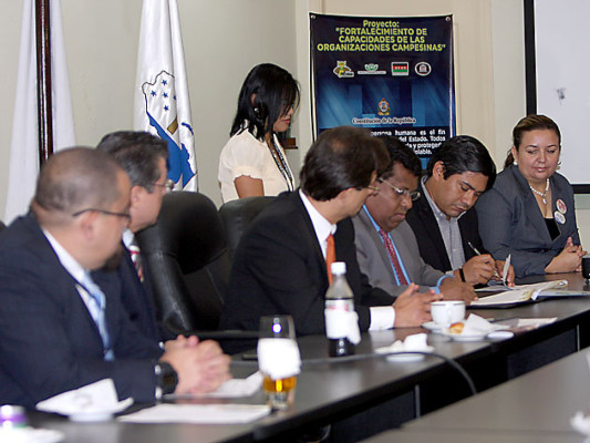 TSE inscribirá a expastor Mario Barahona