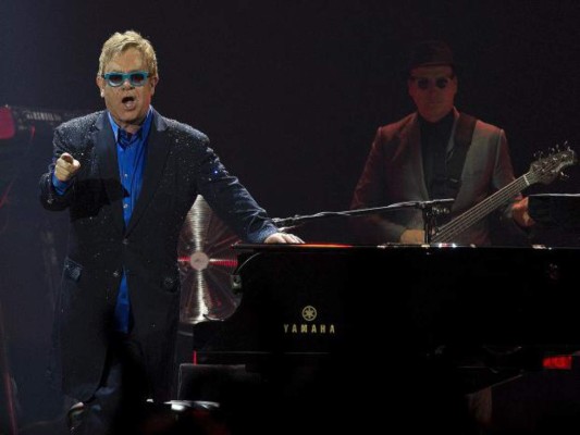 Elton John contrajo infección 'potencialmente mortal' tras gira en Sudamérica
