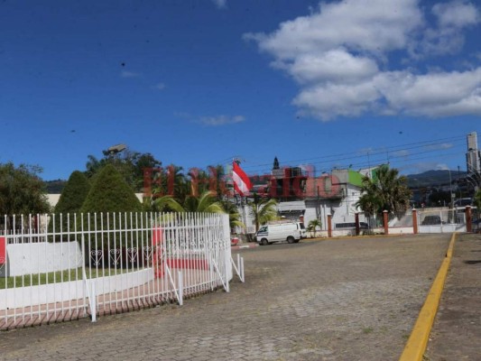 Desolado y sin bandera, así luce el Consejo Central Ejecutivo del Partido Liberal tras expulsión de diputados