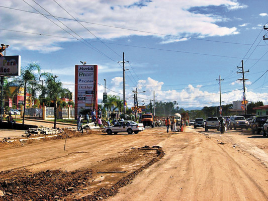 Avanzan los trabajos de pavimentación del bulevar en Juticalpa