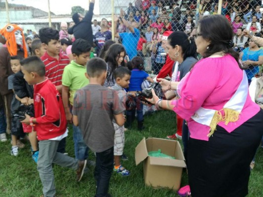 Gordos vs flacos, el peculiar partido que entretiene a los habitantes de El Paraíso en Honduras