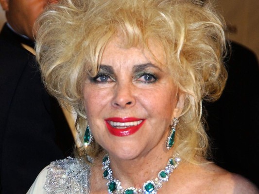 Rematarán atuendos y objetos de Elizabeth Taylor, recuerdos de tiempos de glamour