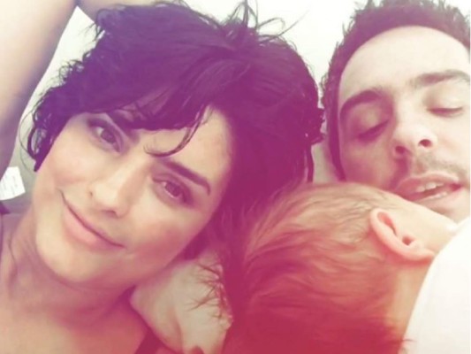 Aislinn Derbez muestra por primera vez el rostro de su hija Kailani