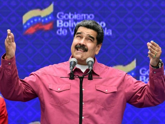 Maduro afirmó que el mundo debe 'reflexionar' sobre los 'abusos' en las redes sociales. Foto: AFP