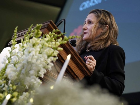 FOTOS: Llanto y dolor en homenaje a dos de las víctimas del avión derribado por misil iraní