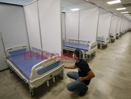 FOTOS: Abarrotado el triaje del Centro Cívico el primer día de operaciones