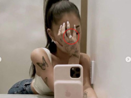 El significado detrás del anillo de compromiso de Ariana Grande