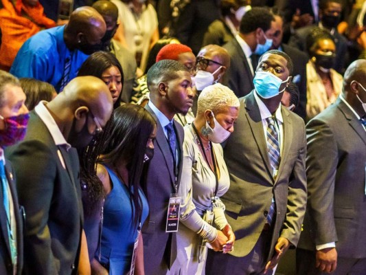 FOTOS: Tristeza e indignación marcan funeral de George Floyd en Minneapolis